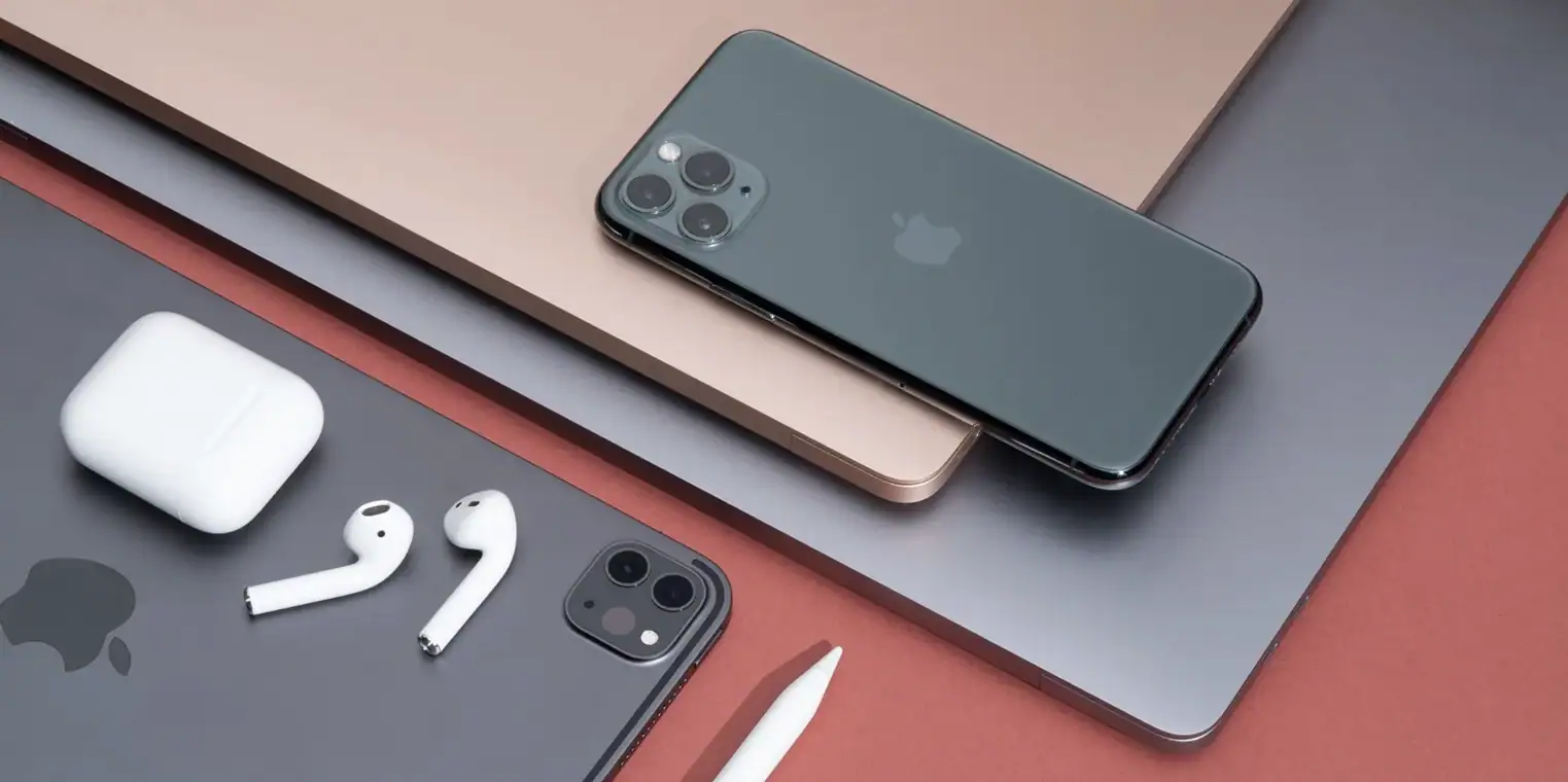 Produse Apple cu design minimalist – exemplu de identitate vizuală coerentă